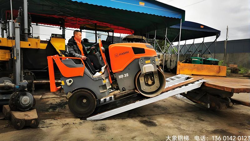 沈阳“铝”行安全，稳收每一粒——收割机铝合金爬梯安全使用全攻略